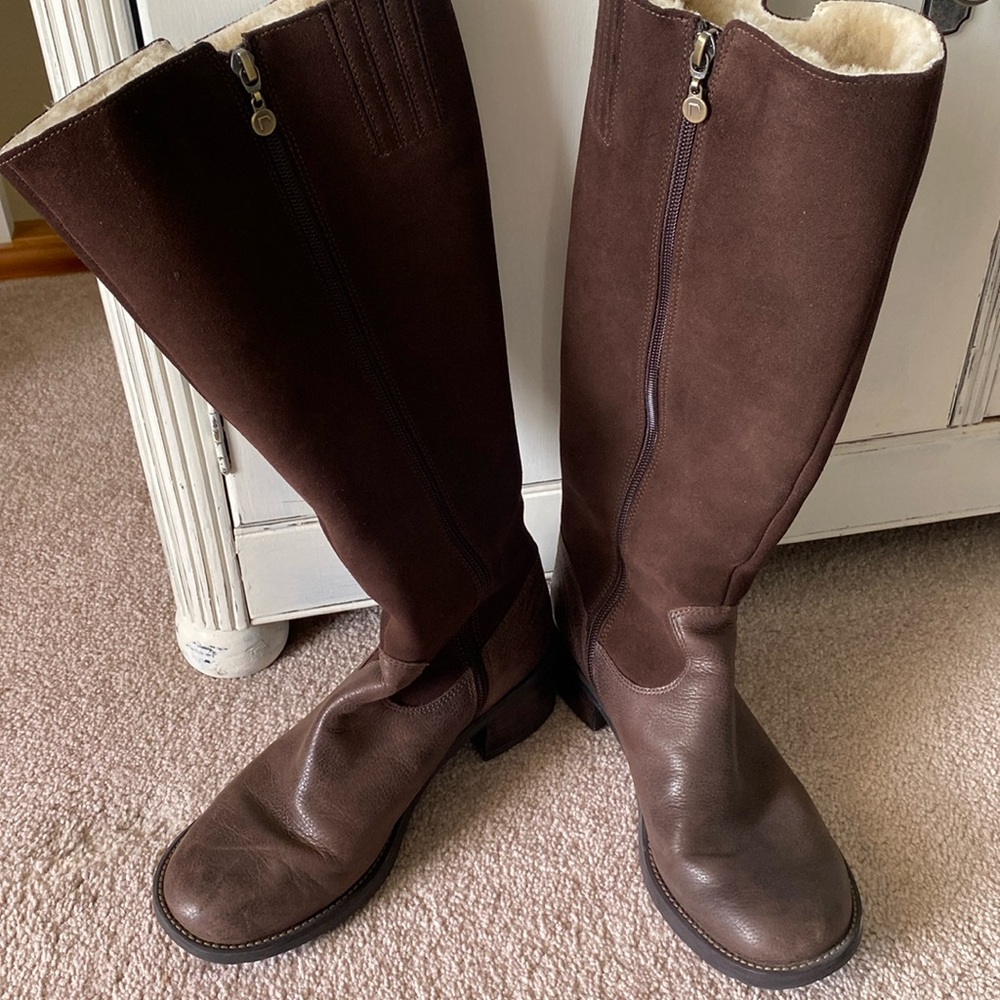 Rockport Suede/Leather shearling lined boots, size 7, Brown.